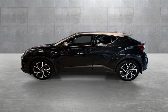 Toyota C-HR 2 of 5