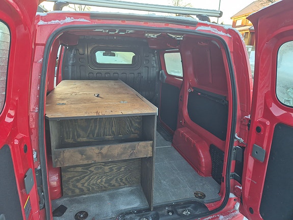 Nissan NV200 11 of 17