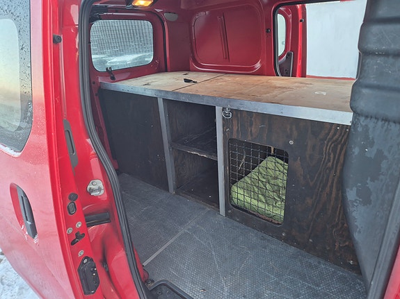 Nissan NV200 14 of 17