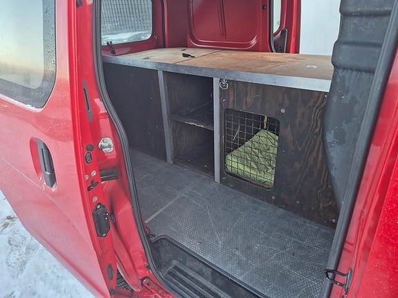 Nissan NV200 15 of 17