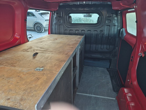 Nissan NV200 13 of 17