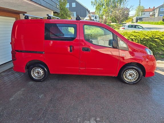 Nissan NV200 4 of 17
