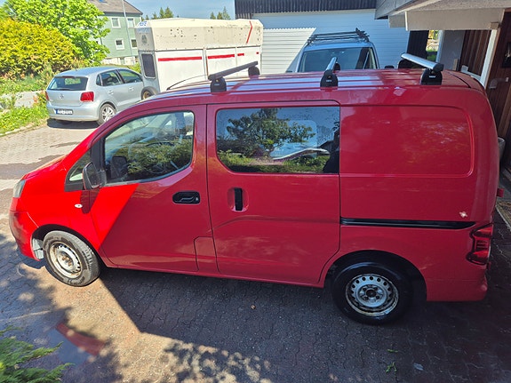 Nissan NV200 6 of 17