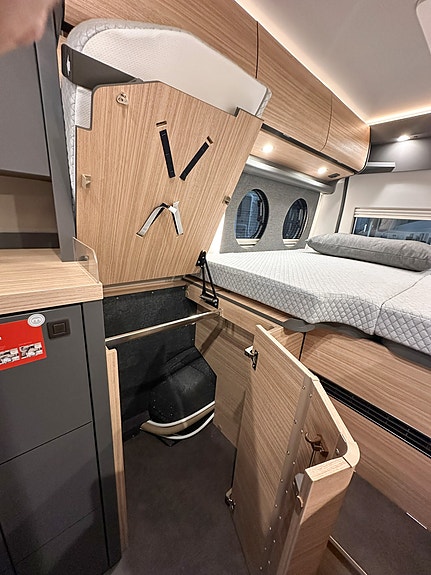 Malibu first class – two rooms GT skyview 640 LE RB, 180 HK, Automat, 4.0 tonn 16 of 30