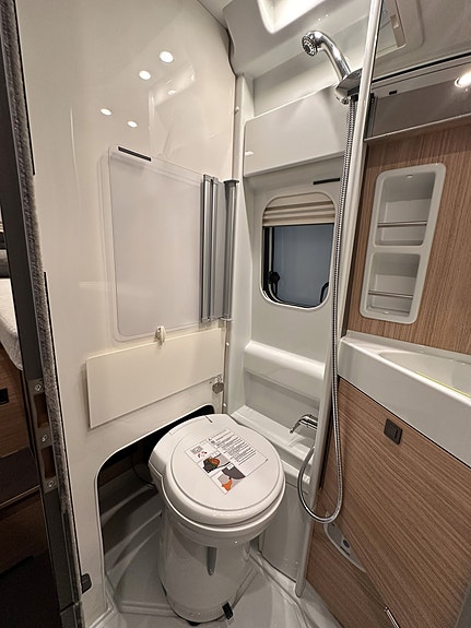 Malibu first class – two rooms GT skyview 640 LE RB, 180 HK, Automat, 4.0 tonn 20 of 30