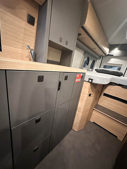 Malibu first class – two rooms GT skyview 640 LE RB, 180 HK, Automat, 4.0 tonn 13 of 30