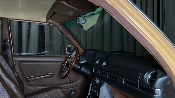 Mercedes-Benz 230 14 of 20