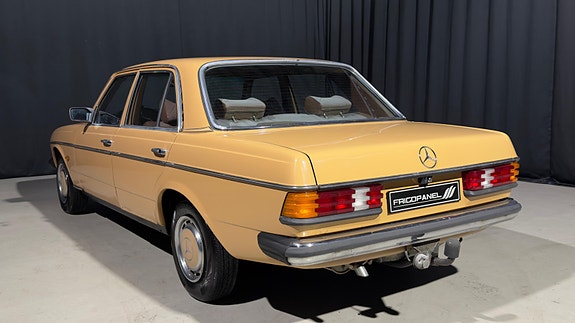 Mercedes-Benz 230 4 of 5