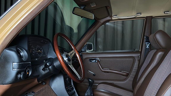 Mercedes-Benz 230 10 of 20