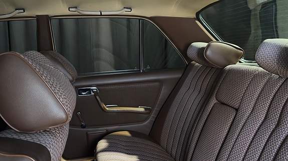 Mercedes-Benz 230 19 of 20