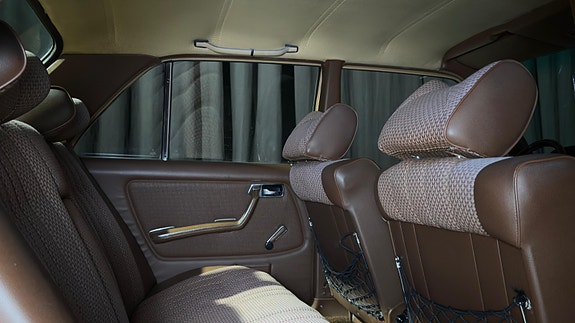 Mercedes-Benz 230 18 of 20