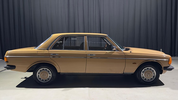 Mercedes-Benz 230 5 of 5