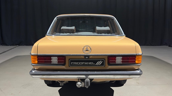 Mercedes-Benz 230 8 of 20