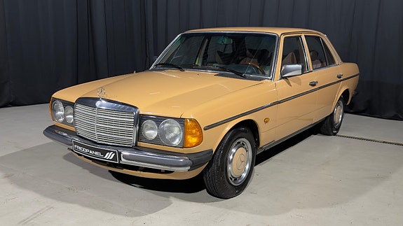 Mercedes-Benz 230 2 of 5