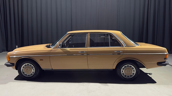 Mercedes-Benz 230 6 of 20