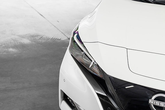 Nissan Leaf 4 of 5