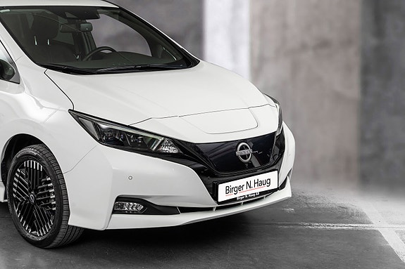 Nissan Leaf 3 of 5