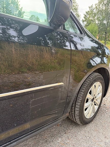 Volkswagen Touran 4 of 6