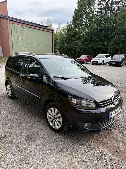Volkswagen Touran 2 of 6