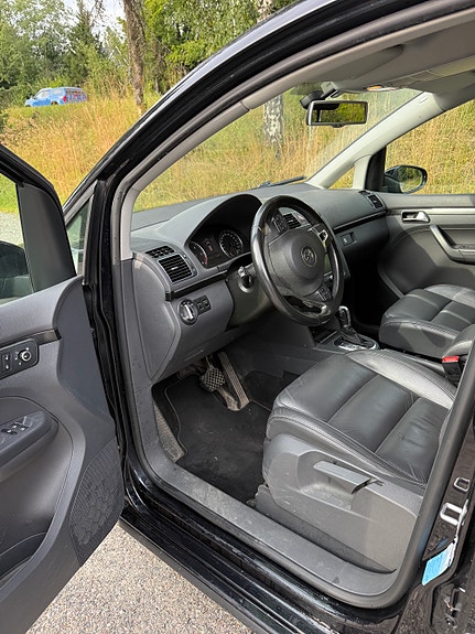 Volkswagen Touran 5 of 6