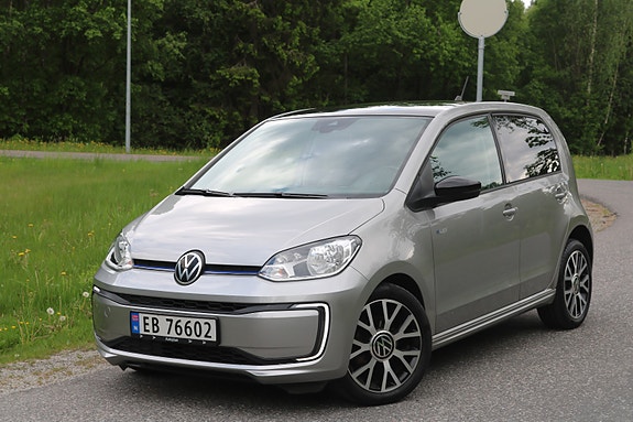 Volkswagen UP! 2 of 5