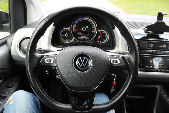Volkswagen UP! 16 of 18
