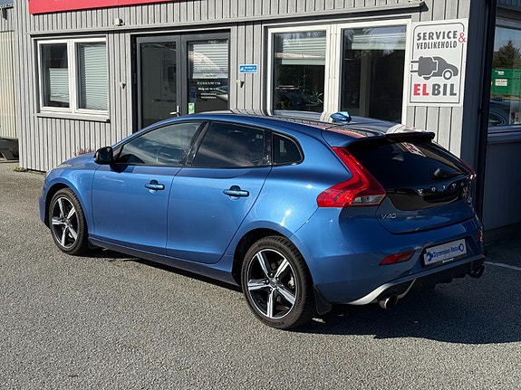 Volvo V40 4 of 5