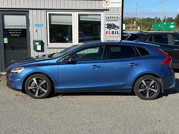 Volvo V40 3 of 5