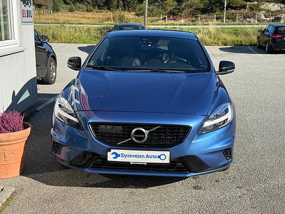 Volvo V40 2 of 5