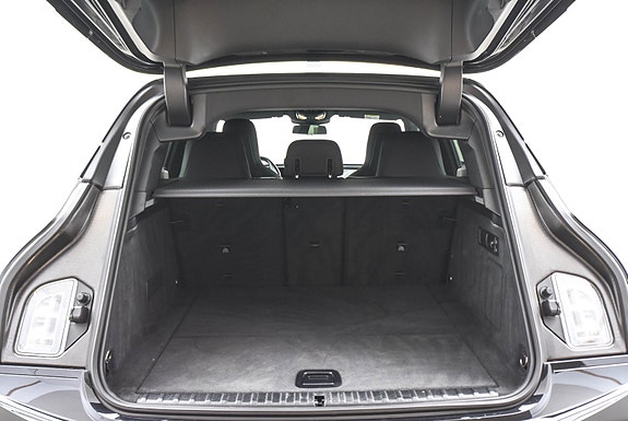 BMW iX 4 of 5