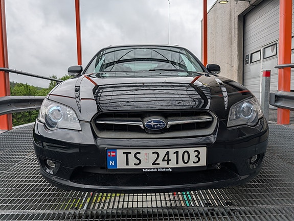 Subaru Legacy 3 of 5