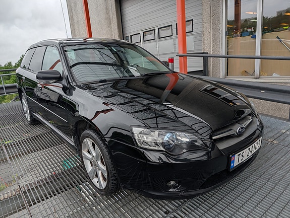 Subaru Legacy 4 of 5