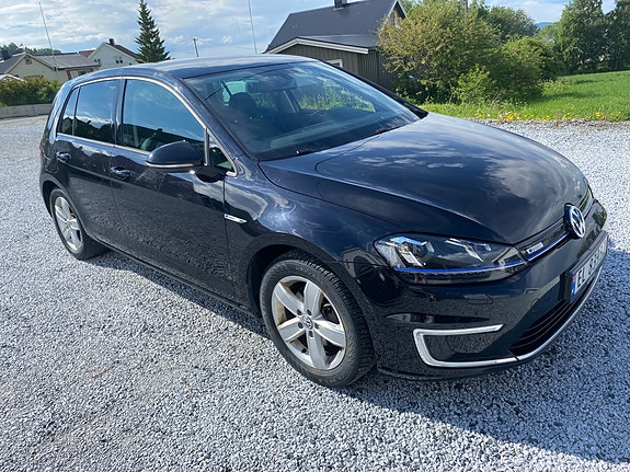 Volkswagen e-Golf VII 2 of 5