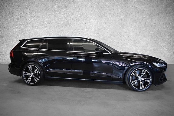 Volvo V60 2 of 5