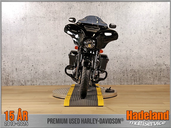 Harley-Davidson FLHXS / Street Glide Special 3 of 5
