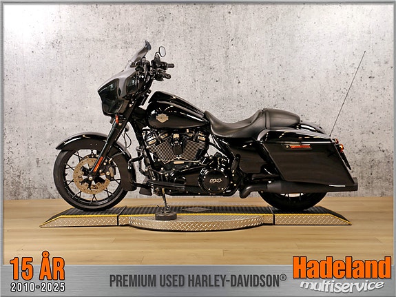 Harley-Davidson FLHXS / Street Glide Special 5 of 5
