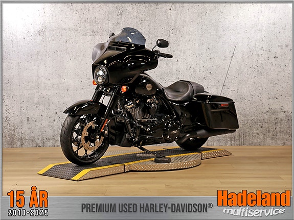 Harley-Davidson FLHXS / Street Glide Special 4 of 5
