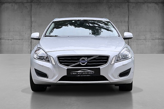 Volvo V60 2 of 5