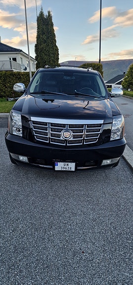 Cadillac Escalade 4 of 5