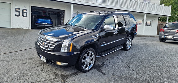 Cadillac Escalade 8 of 30