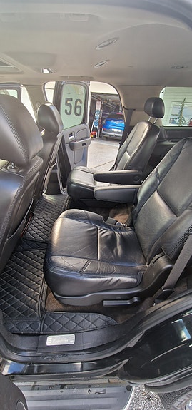 Cadillac Escalade 25 of 30