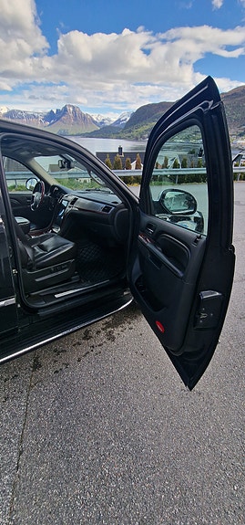 Cadillac Escalade 15 of 30