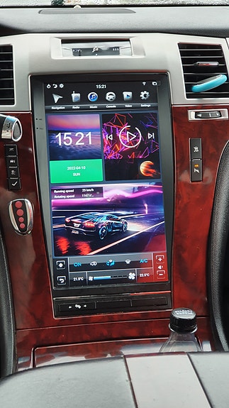 Cadillac Escalade 18 of 30