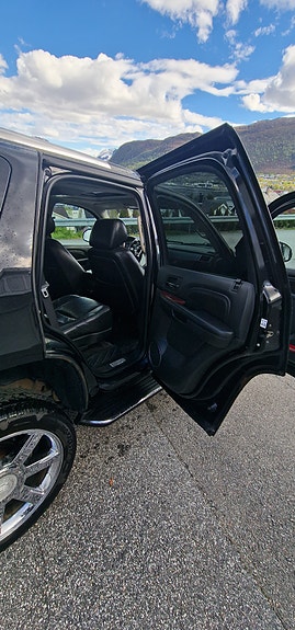Cadillac Escalade 14 of 30
