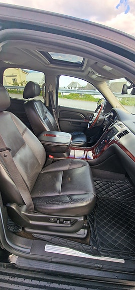 Cadillac Escalade 17 of 30