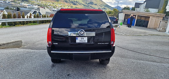 Cadillac Escalade 11 of 30