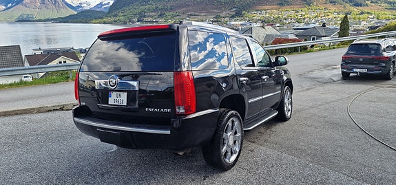 Cadillac Escalade 10 of 30