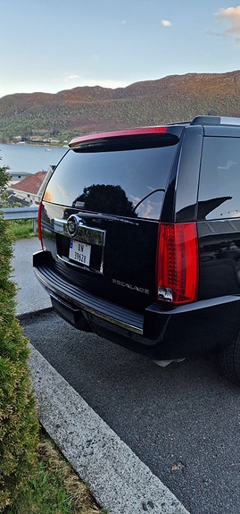 Cadillac Escalade 5 of 5