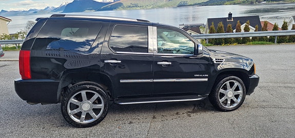 Cadillac Escalade 12 of 30