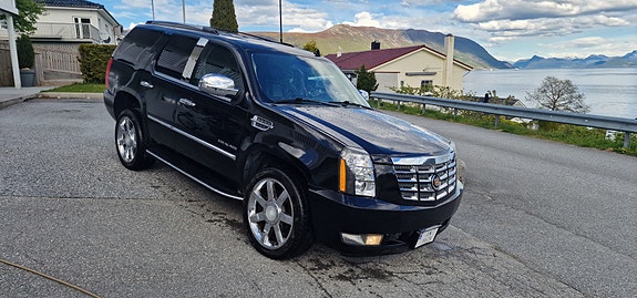Cadillac Escalade 13 of 30